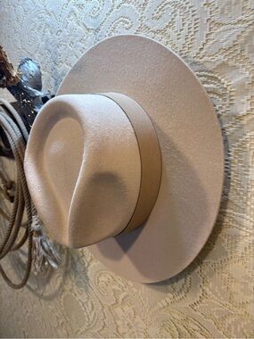 Womens Wide Brim Felt Fedora Hat - Beige